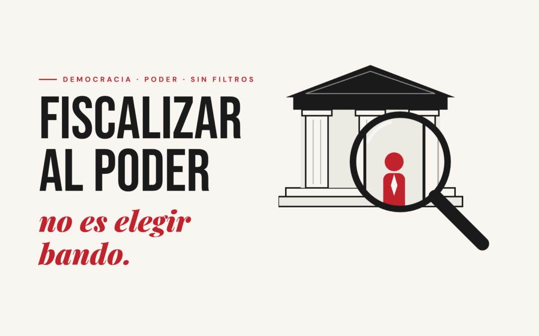 Fiscalizar al poder no es elegir bando: una lupa enfoca a un político dentro de un edificio de columnas que representa los poderes del Estado